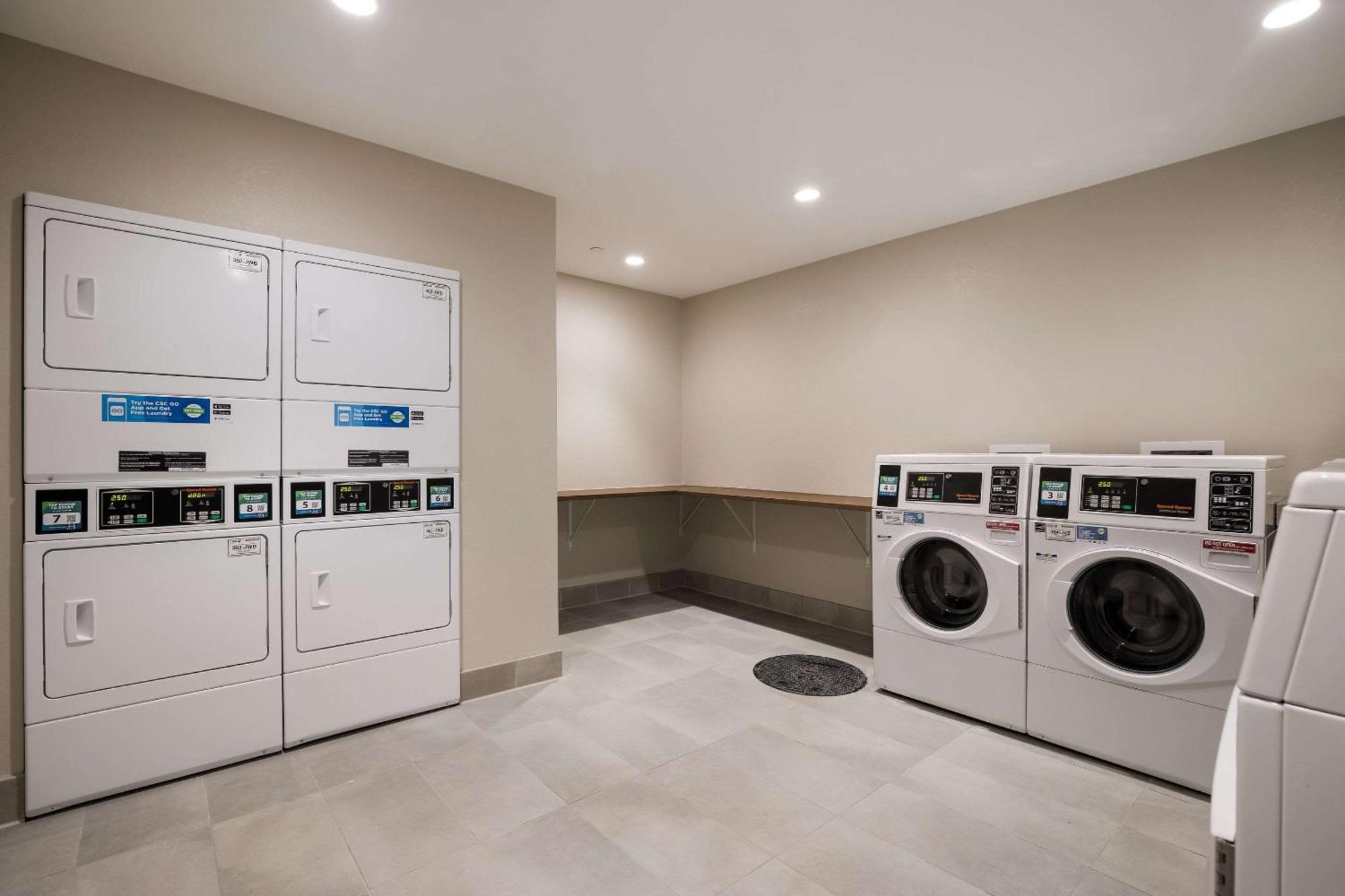 Everhome Suites Corona Extérieur photo