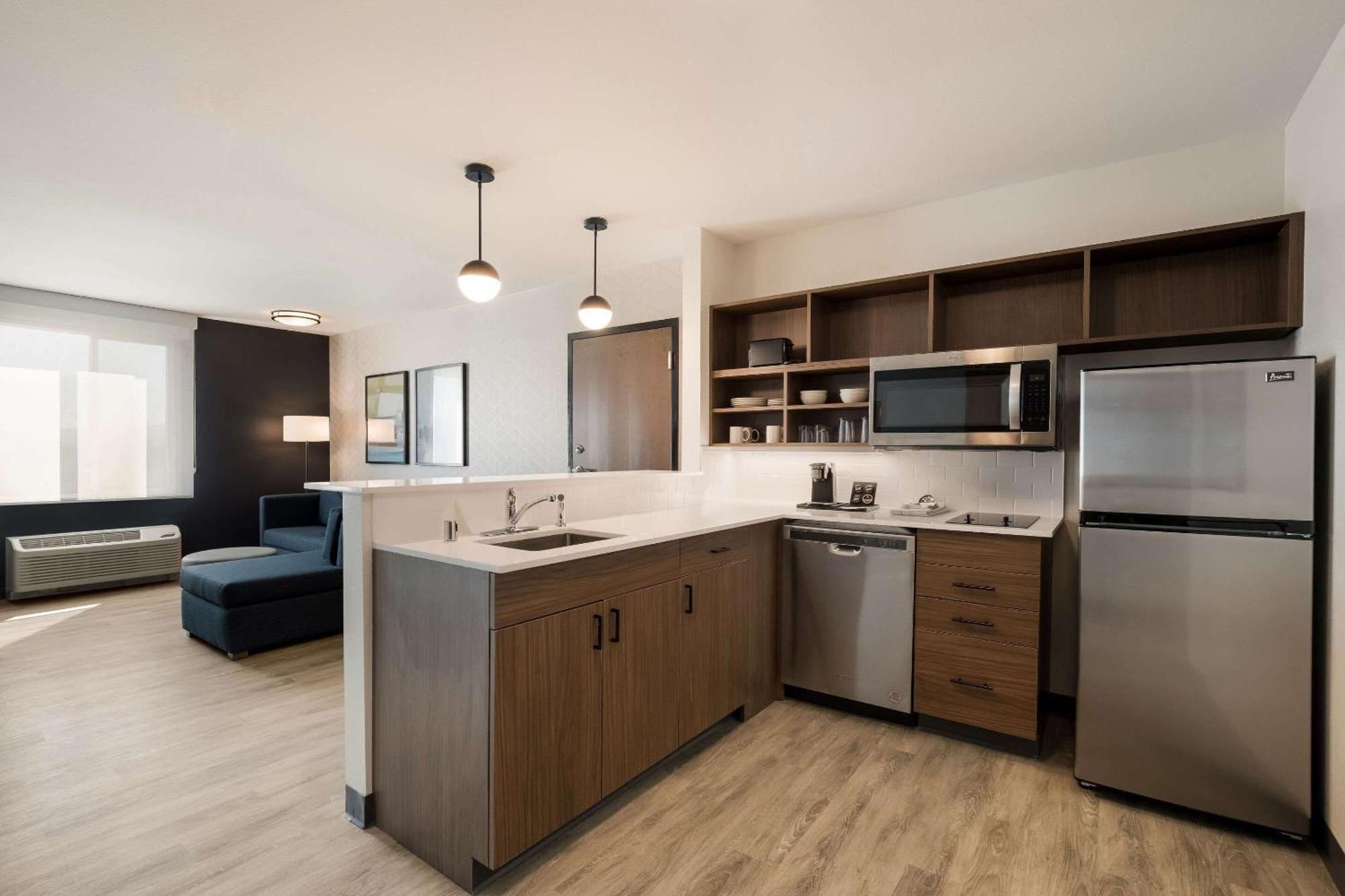 Everhome Suites Corona Extérieur photo