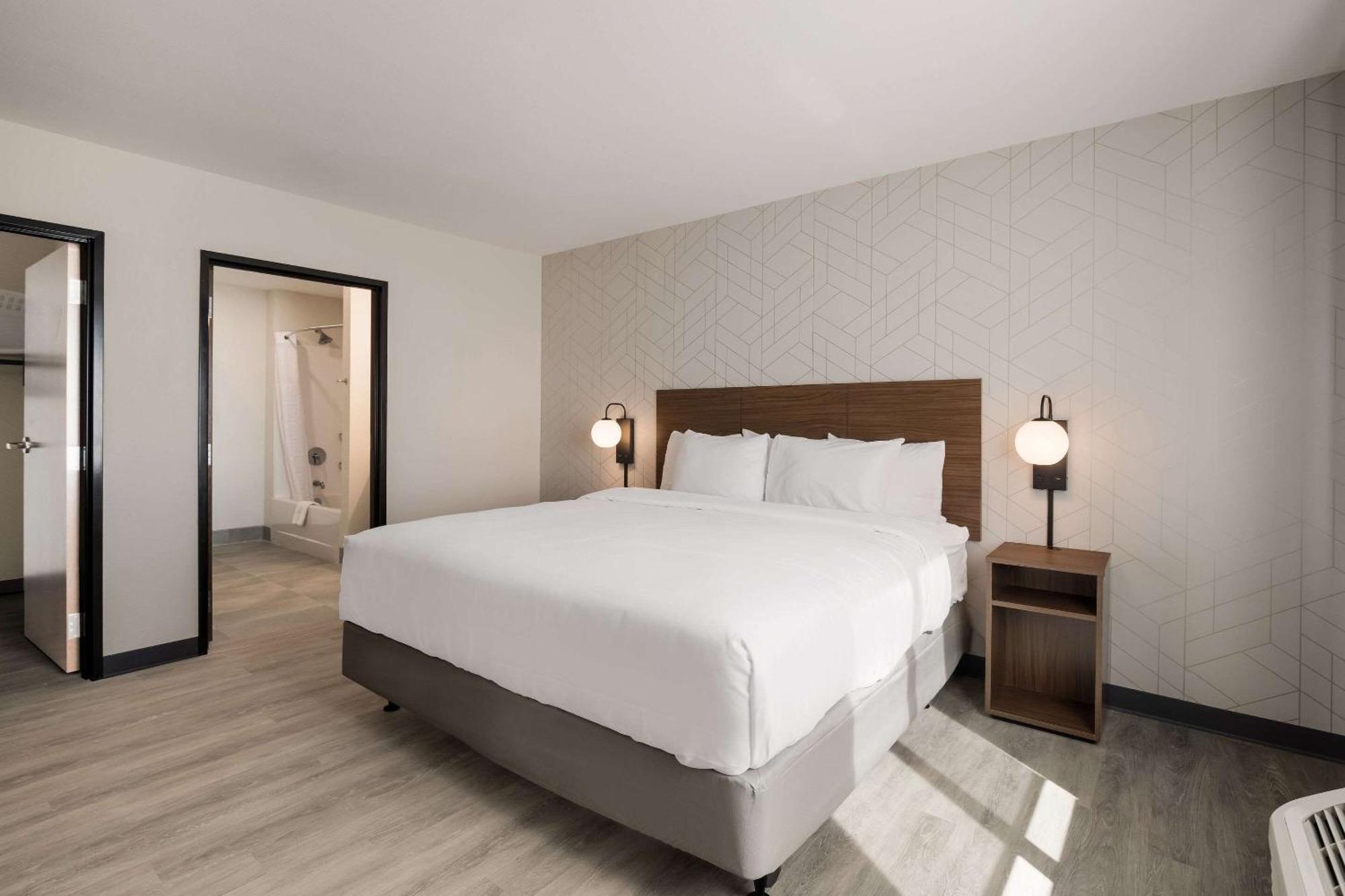 Everhome Suites Corona Extérieur photo