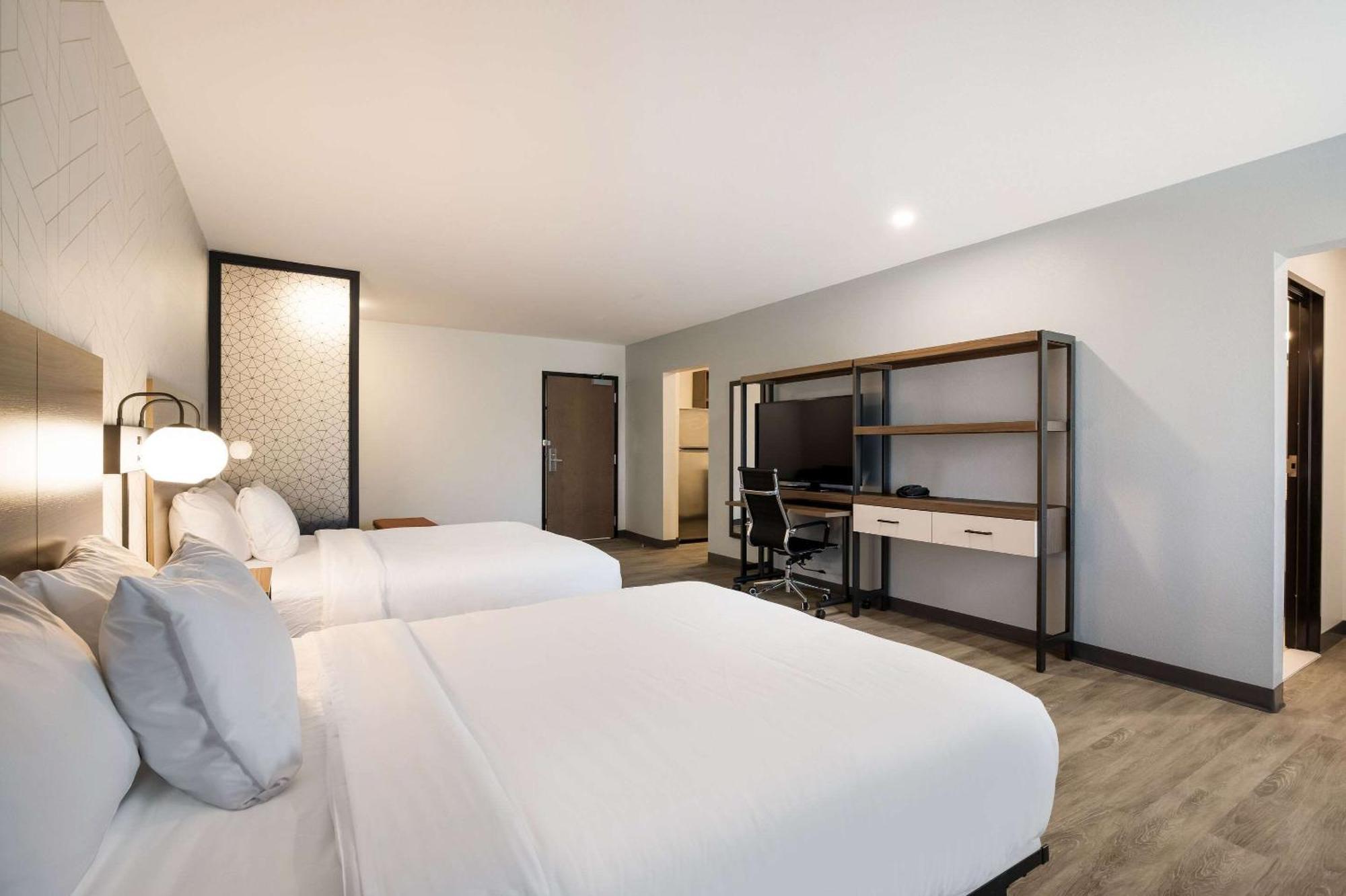 Everhome Suites Corona Extérieur photo