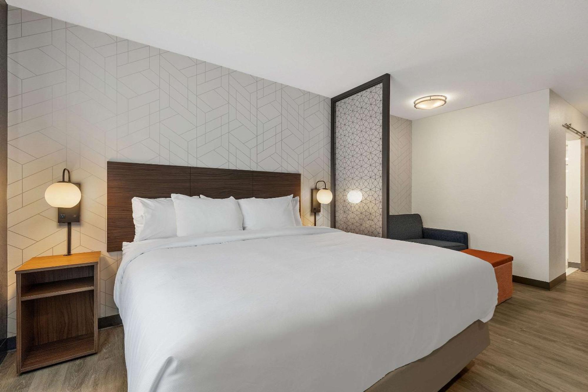 Everhome Suites Corona Extérieur photo