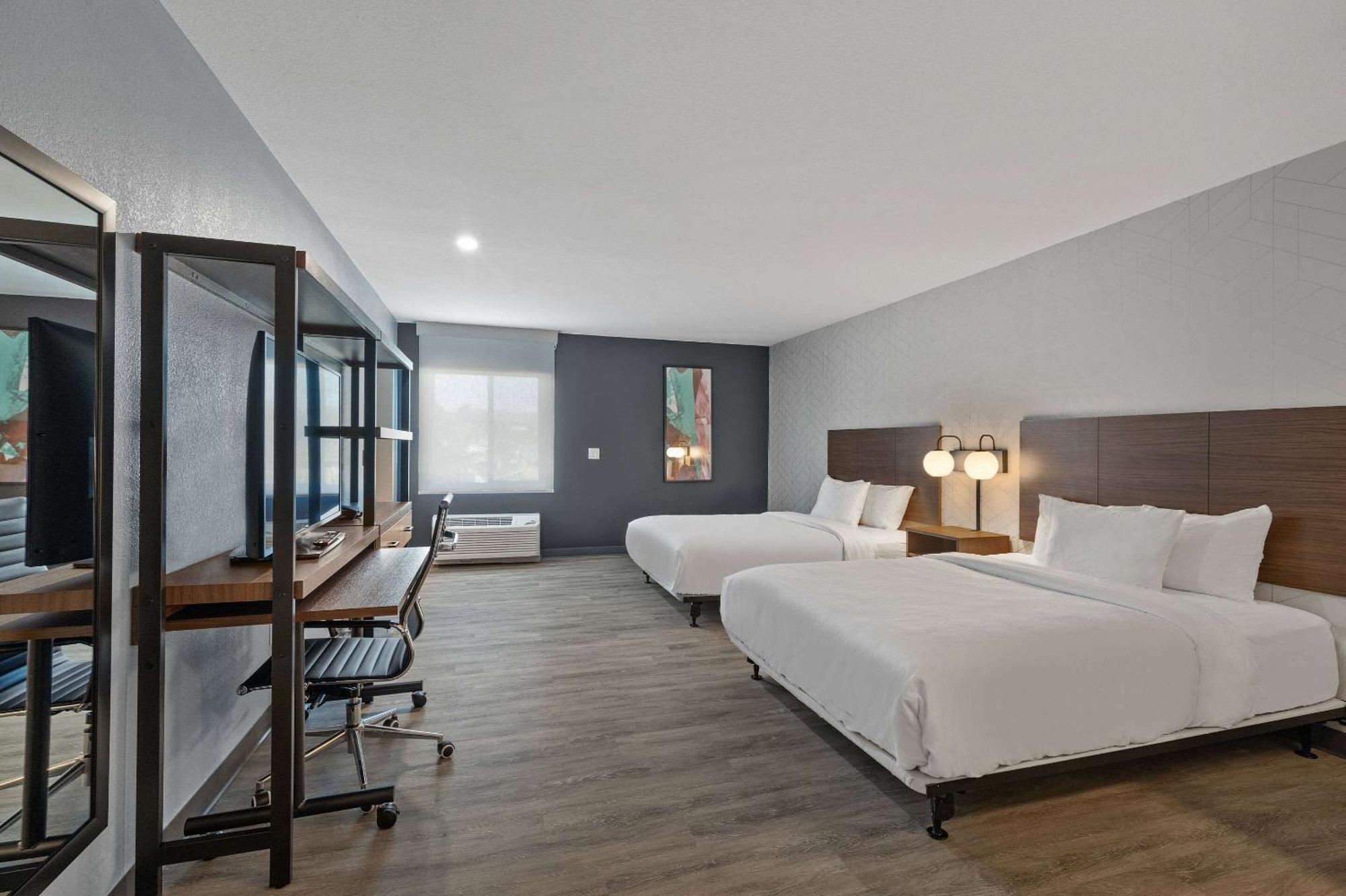Everhome Suites Corona Extérieur photo