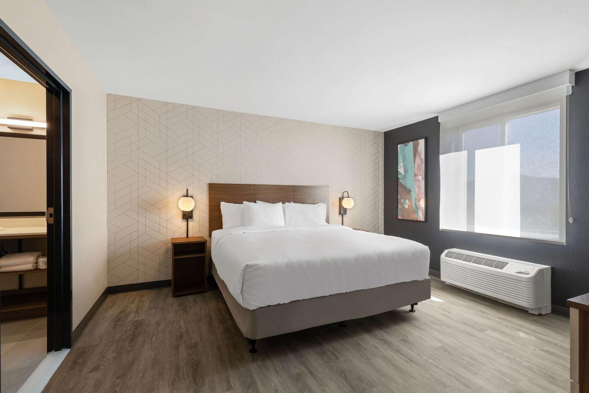 Everhome Suites Corona Extérieur photo