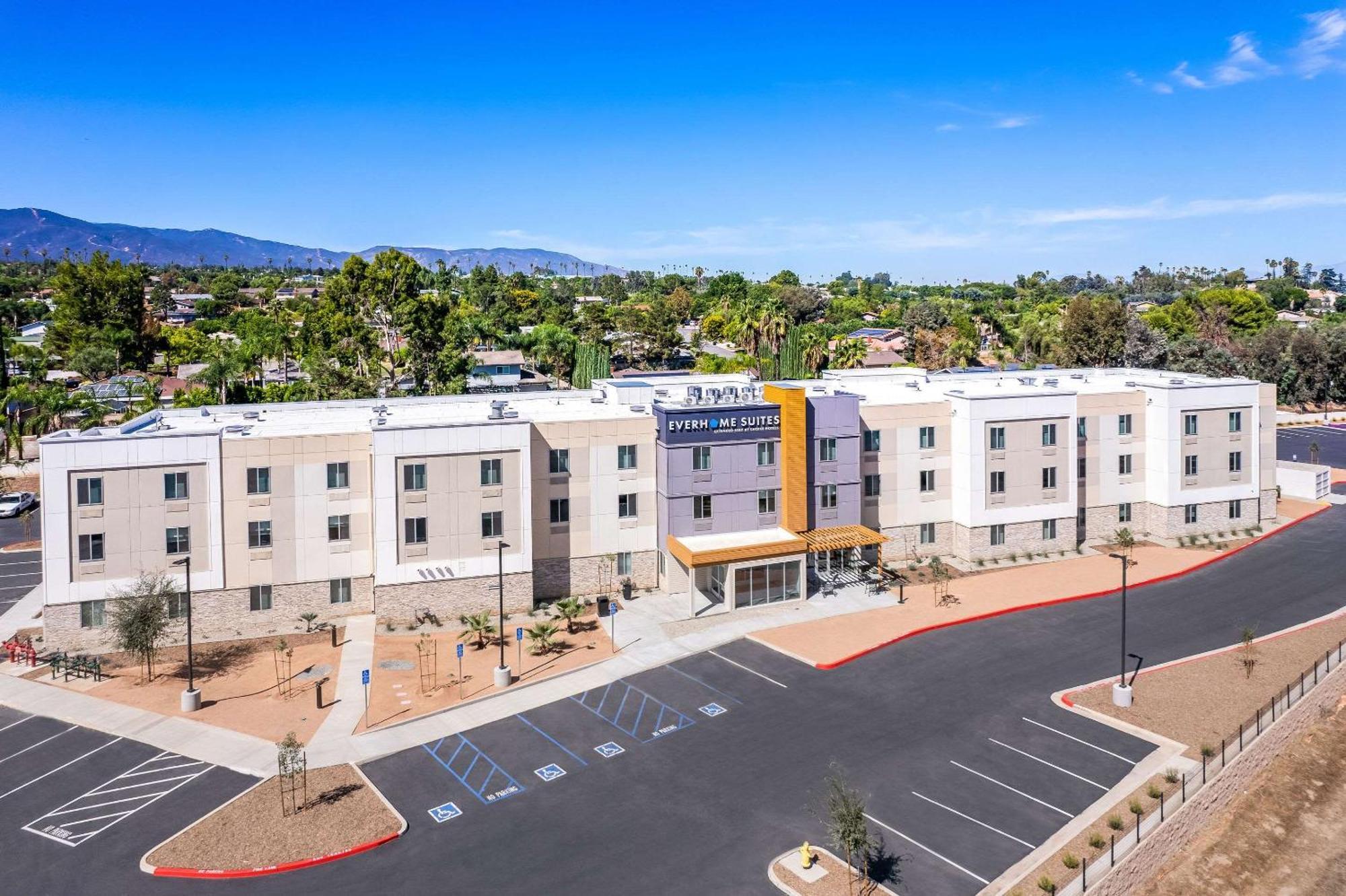 Everhome Suites Corona Extérieur photo