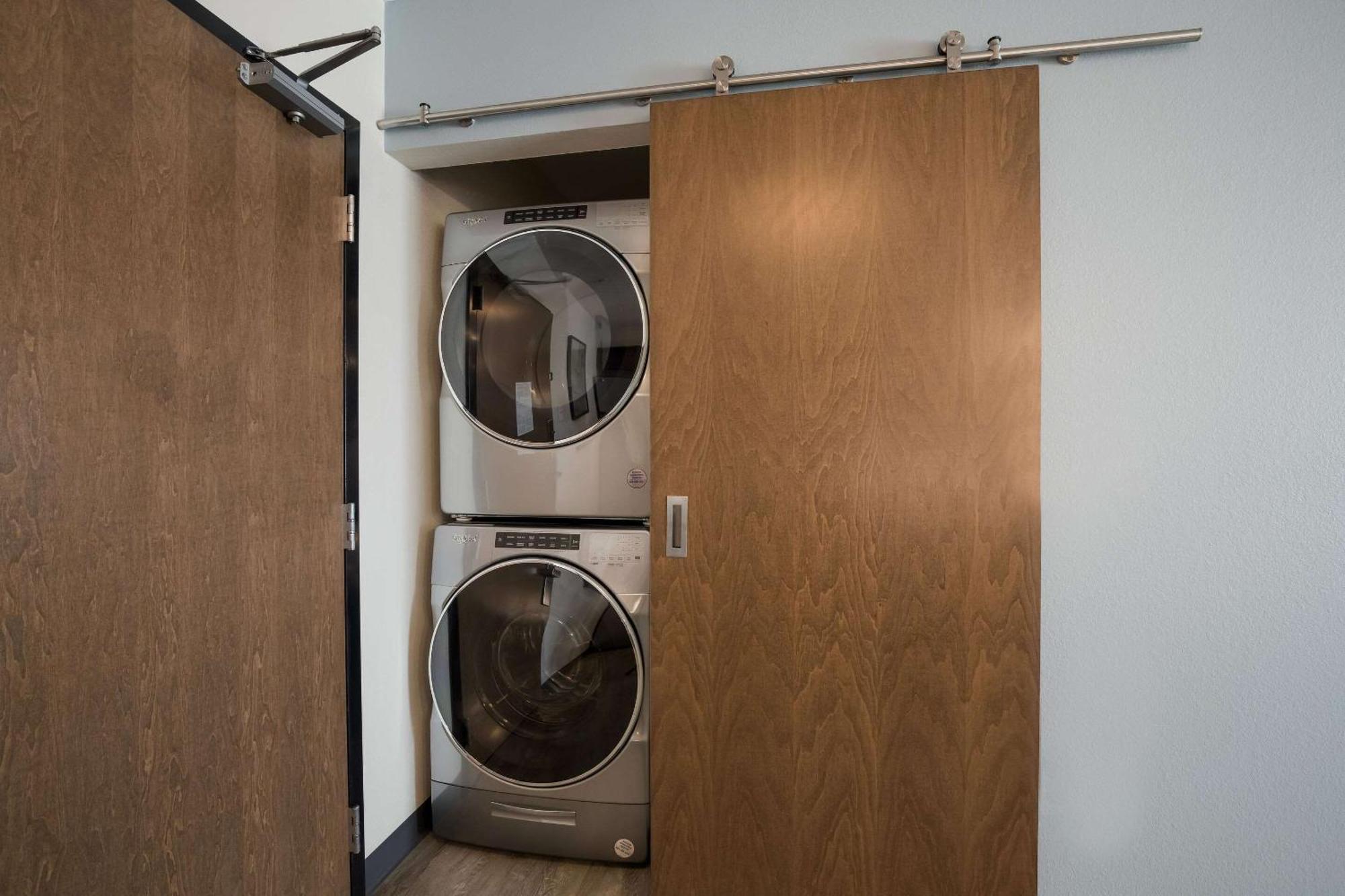 Everhome Suites Corona Extérieur photo