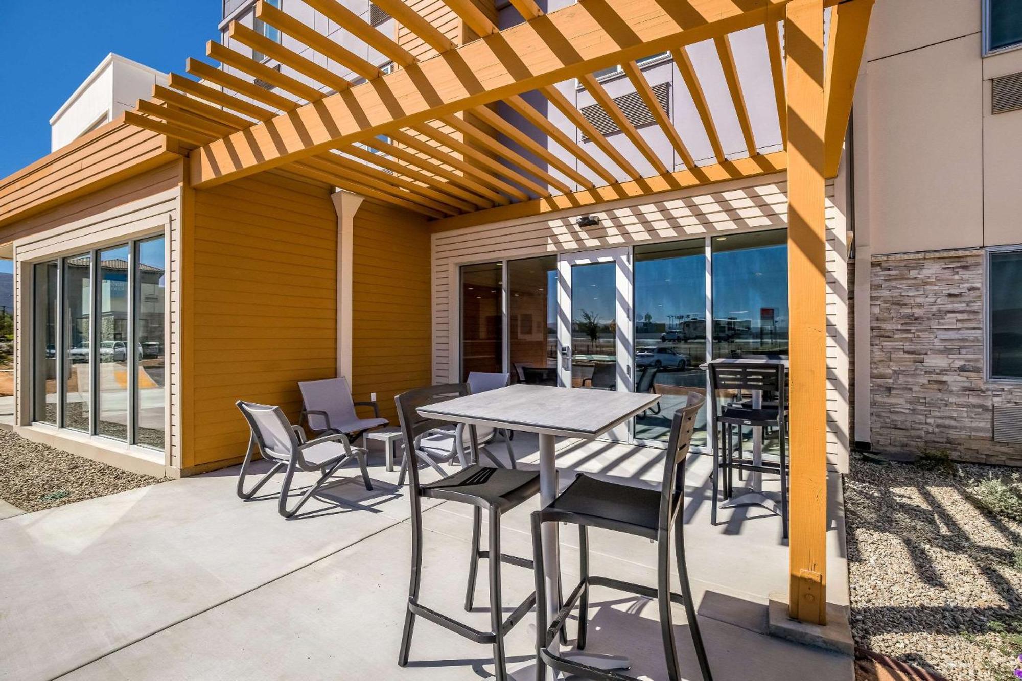 Everhome Suites Corona Extérieur photo