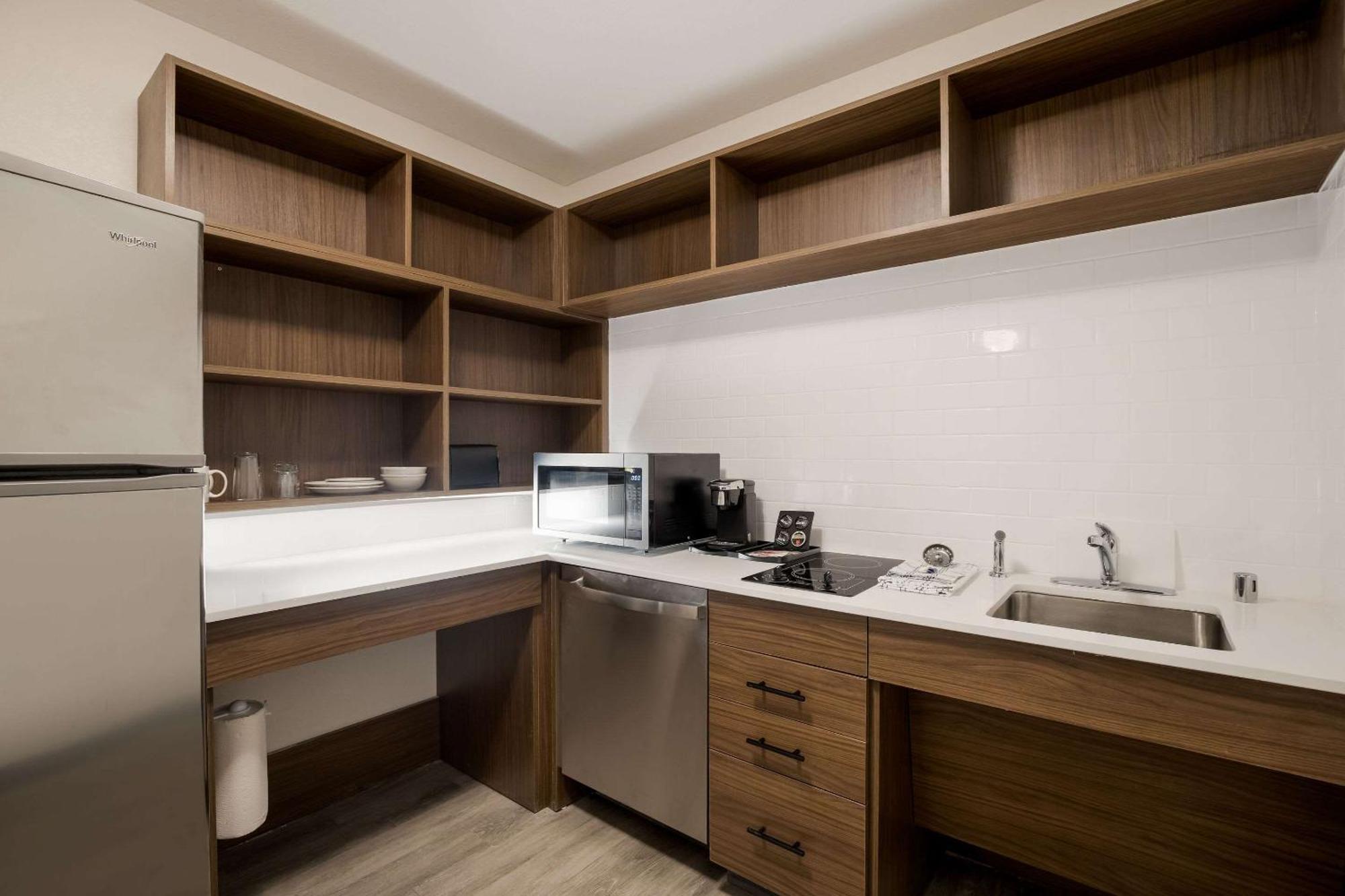 Everhome Suites Corona Extérieur photo